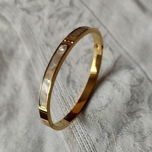 Gold Tone Mother Of Pearl Rhinestones Snap Closure Bangle Bracelet